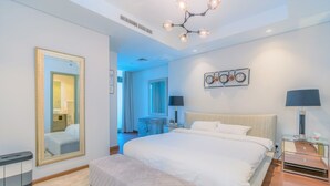 Huoneisto (2 Bedrooms) | 2 makuuhuonetta, tallelokero huoneessa, työpöytä, silitysrauta/-lauta