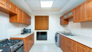 Microwave, oven - Amazing Marina Front 1B With Balcony in RAK (Ras Al Khaimah)