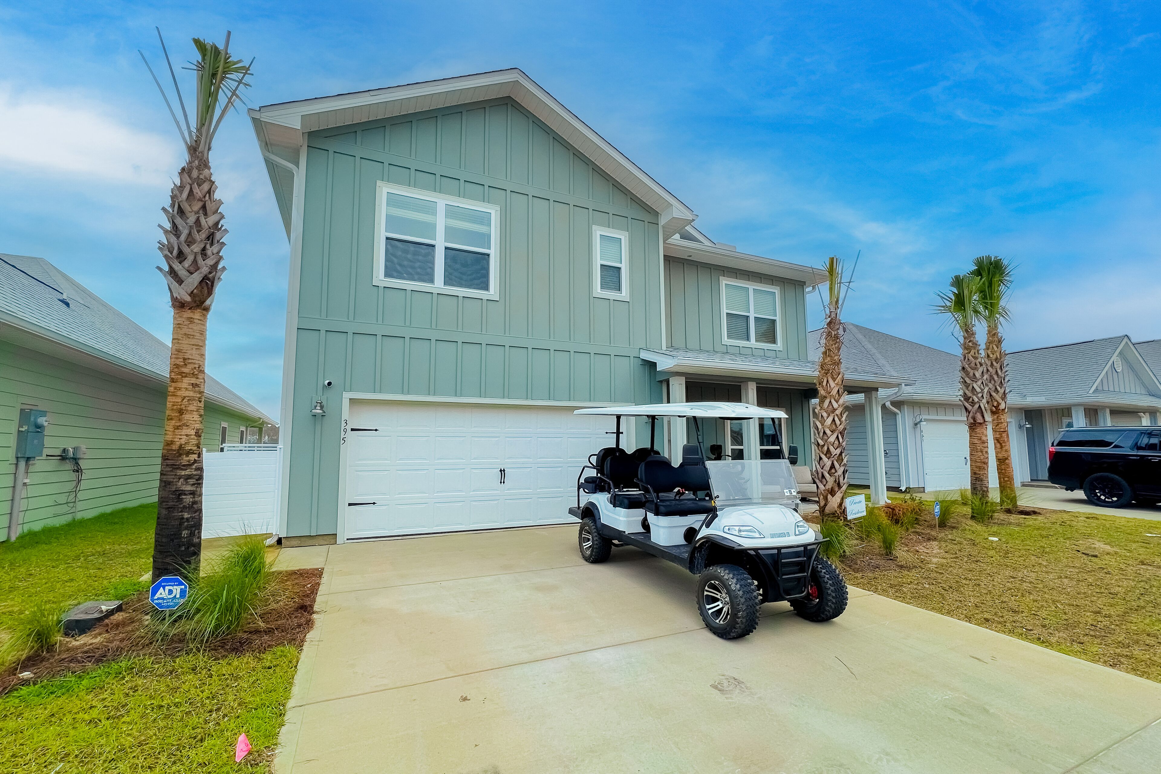 Stylish new home near beach with W/D, grill, & pool access