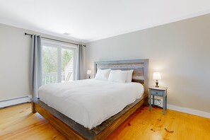 2 bedrooms, internet, bed sheets