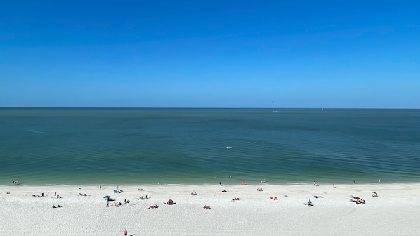 Am Strand, Liegestühle, Strandtücher