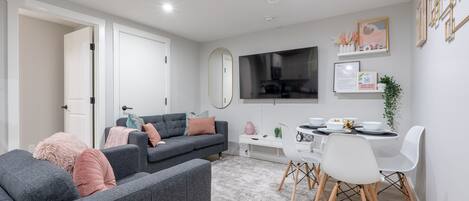 智能電視、Netflix、書籍、串流服務