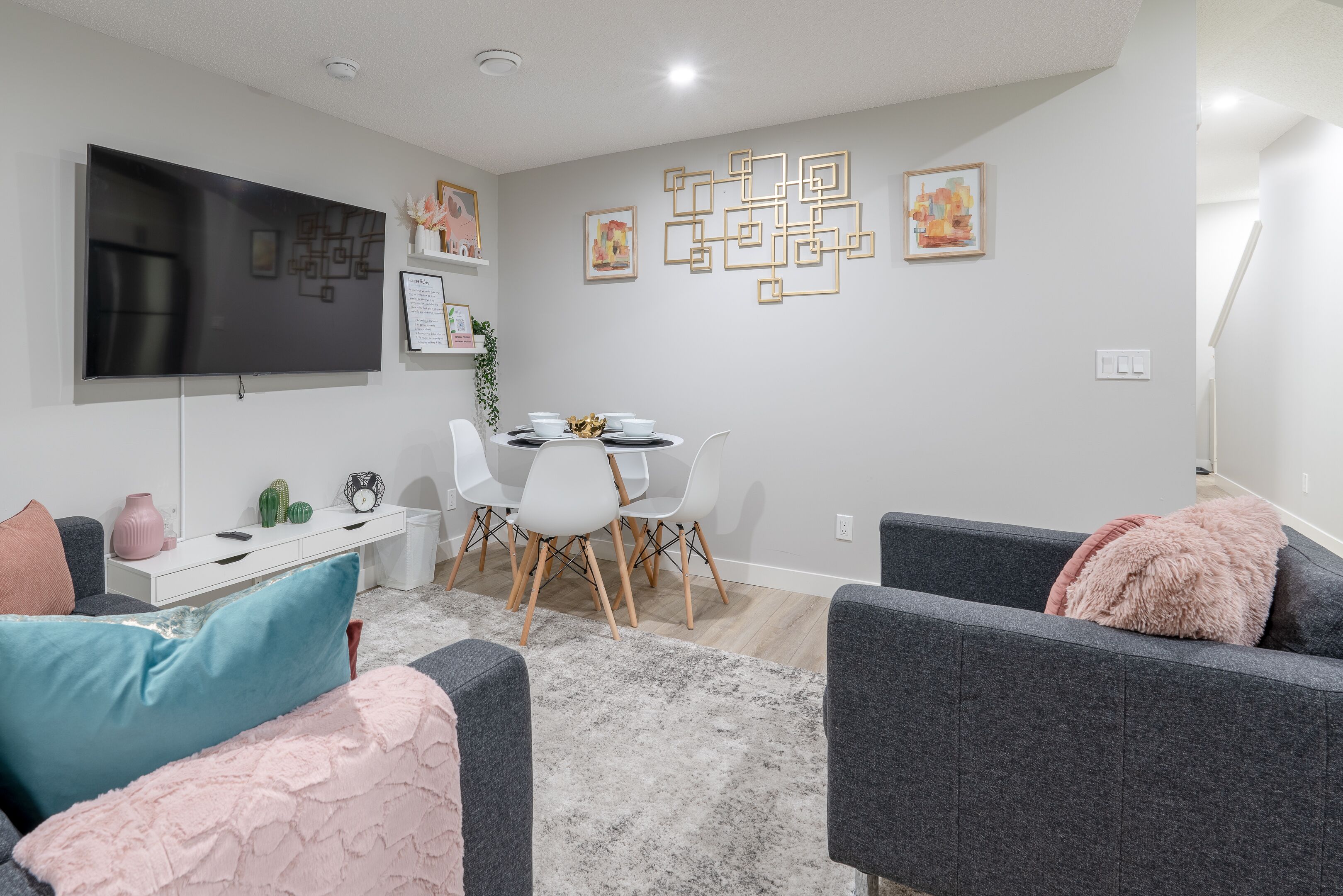 Älytelevisio, Netflix, kirjoja, suoratoistopalvelut