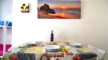 Maison, 1 chambre, fumeur, balcon | Restauration