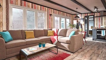 TriBeCa with Hot Tub 6 | Coin séjour | Télévision