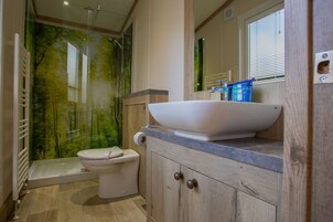 Heartwood Hot Tub 7 (5+2) | Bathroom