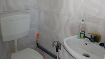 House, 1 Bedroom, Smoking, Garden View | Bathroom