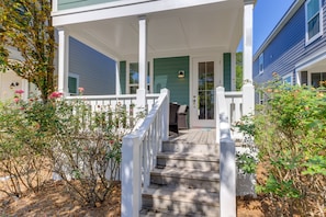 Terrace/patio - 1 Mi to Downtown: Modern Ocean Springs Cottage (Ocean Springs)