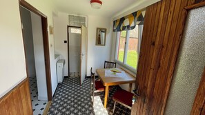 House, 2 Bedrooms, Accessible, Smoking | Dining