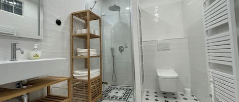 House, 2 Bedrooms, Accessible, Smoking | Bathroom
