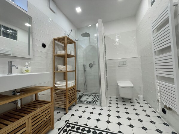 House, 2 Bedrooms, Accessible, Smoking | Bathroom