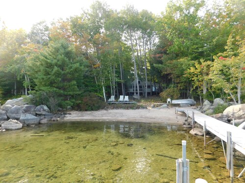 Pet-Friendly Frye Island Waterfront Cottage – Sunrise Views & Sandy Beach