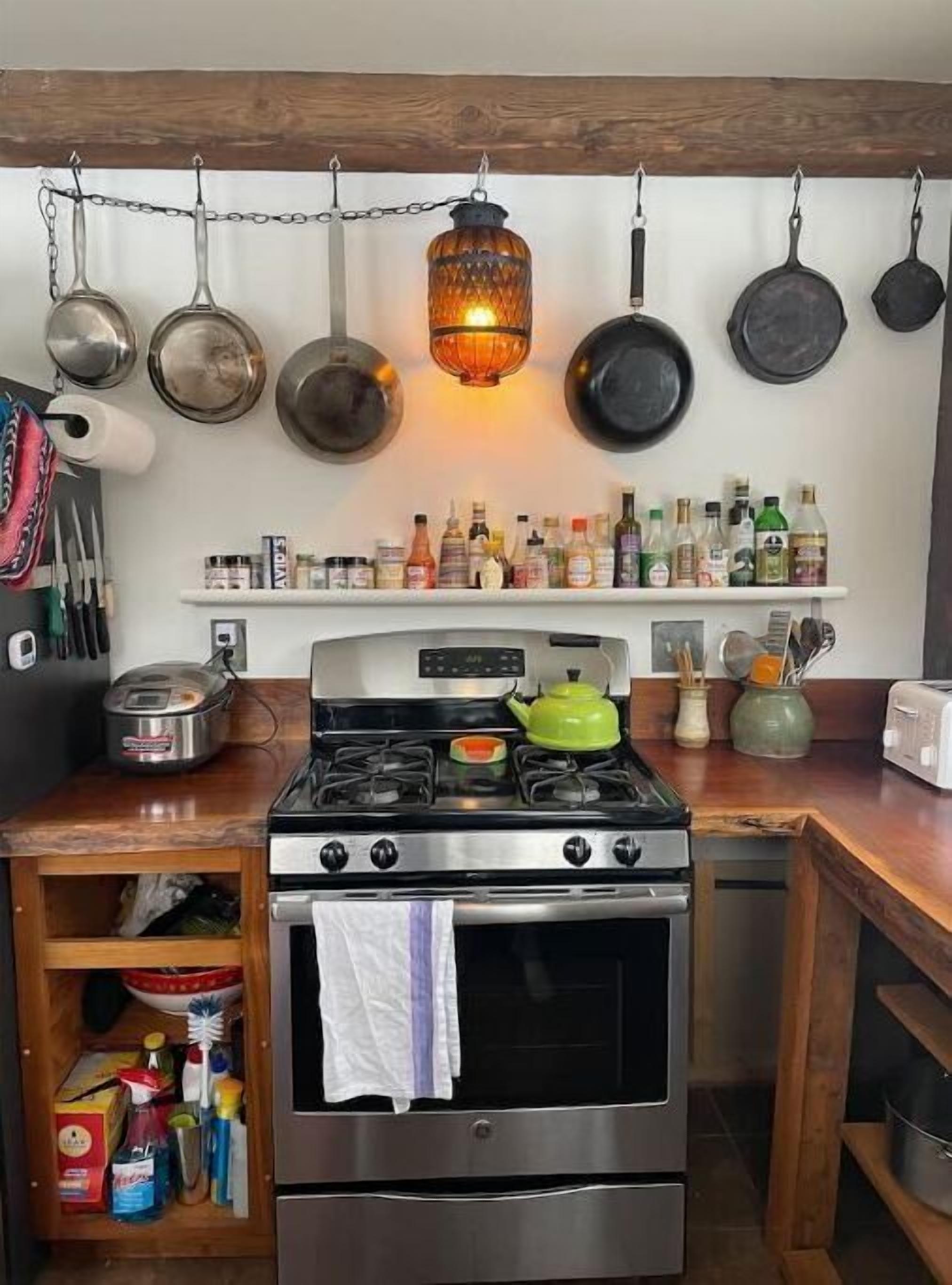 Secluded Cabin w/ Chefs Kitchen & New Hot Tub!