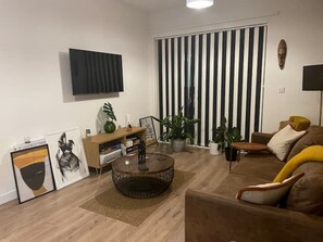 Living area - Modern Cosy London 1 bed flat (Barking)