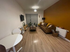 Living area - Modern Cosy London 1 bed flat (Barking)