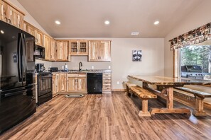 冰箱、微波炉、烤箱、炉灶