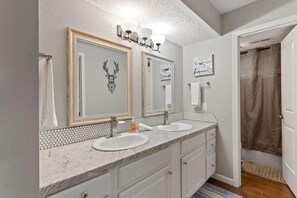 Bathroom - Cozy Rustic Condo at Fall Creek (Branson)