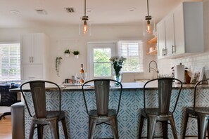 Micro-ondes, four, plaque de cuisson, lave-vaisselle