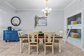 Dining - Treasure Island| Pet Friendly | Sleeps 8 | Free Beach Chairs (Panama City Beach)