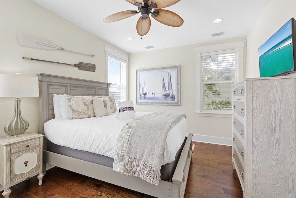 Cole Beck's Cove Community Pool + Hot Tub, Pickleball Courts, Bikes