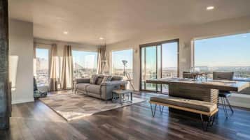 TV connectée, livres, chaßne hi-fi