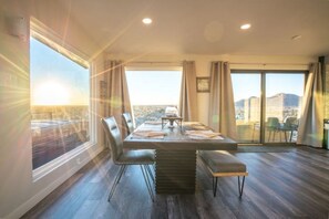 Dining - "Nest" 360degree views of Phx -friends couples Decks Hot Tub (Phoenix)
