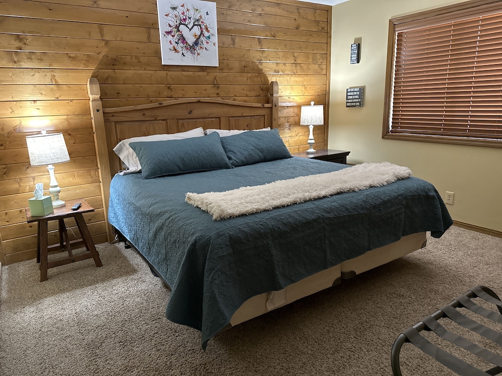 Lichen Lodge Large Cabin Retreat in the Cool Pines Munds Park Vrbo