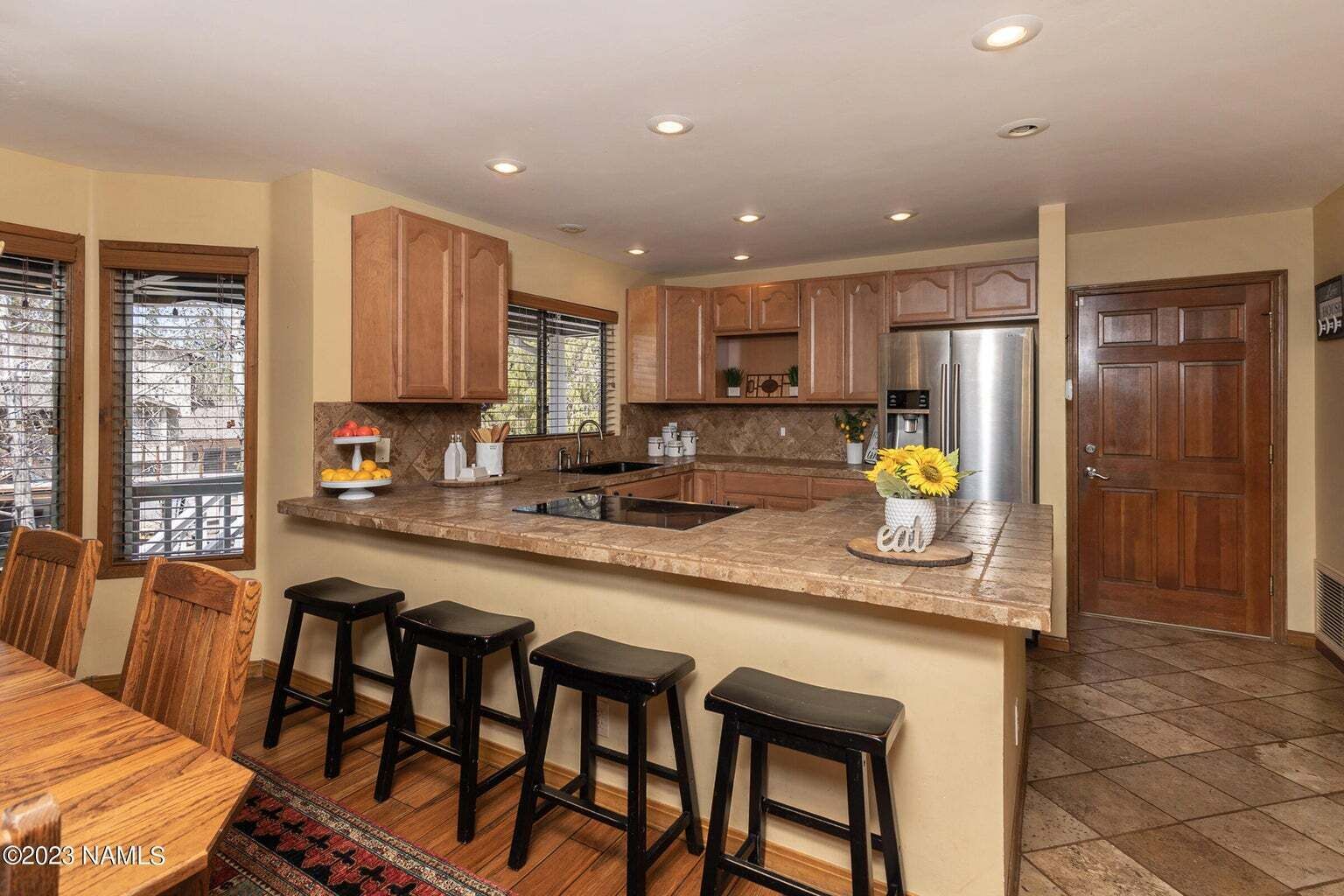 Lichen Lodge - Large Cabin Retreat in the Cool Pines