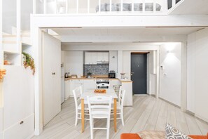 Deluxe Apartment, 1 Double Bed with Sofa bed, City View | Private kitchen | Fridge, microwave, espresso maker, electric kettle - Palazzo della Porta - Via Toledo 55 (Naples)
