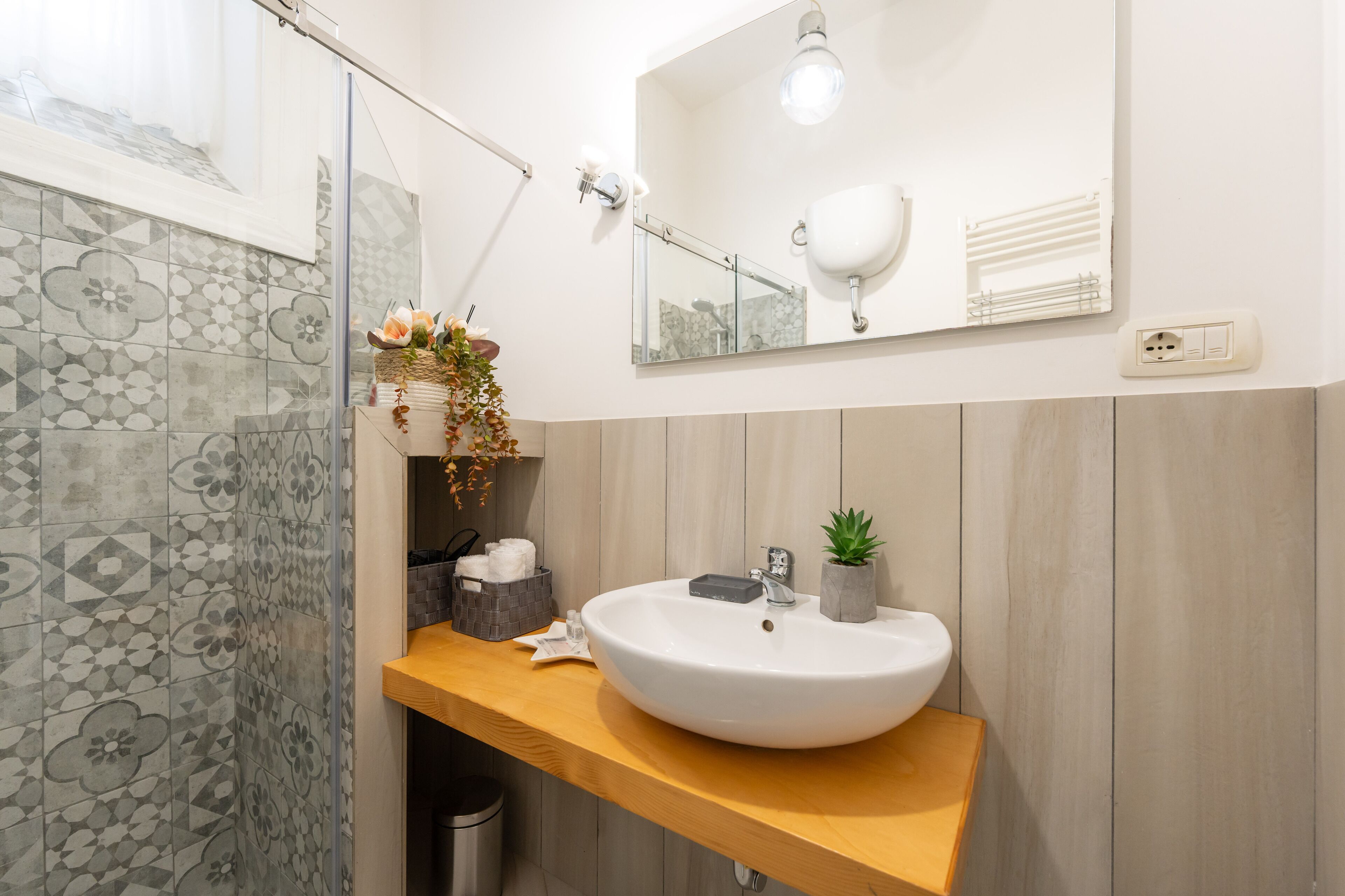Appartement Deluxe, 1 lit double et 1 canapé-lit, vue ville | Salle de bain