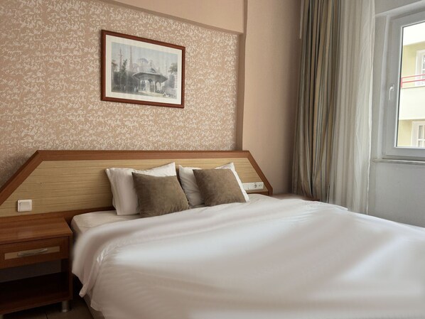 1 bedroom, premium bedding, minibar, desk