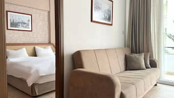 82-厘米LED 电视 (配备卫星频道)、电视