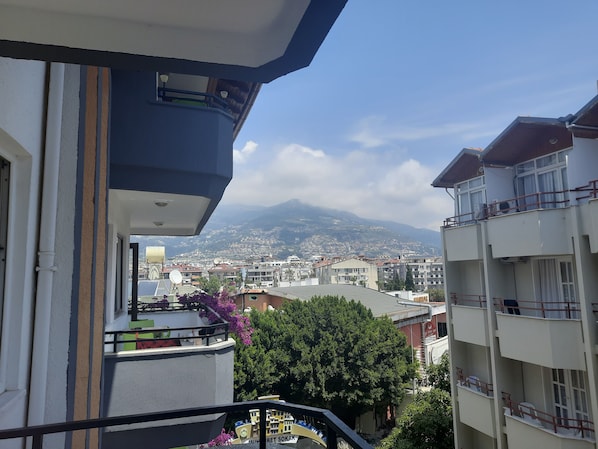 إطلالة على الجبل