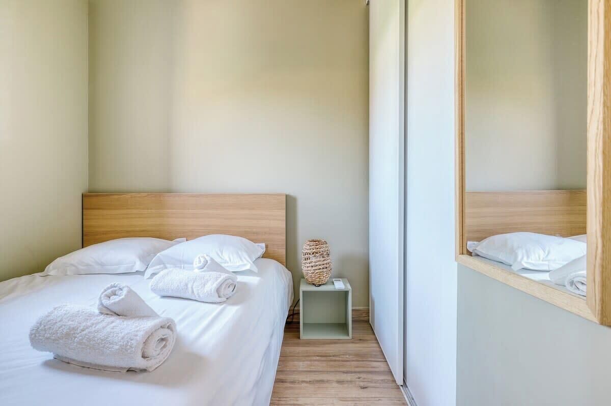 2 chambres, fer et planche à repasser, Wi-Fi, draps fournis