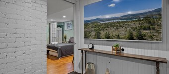 GREAT LOCATION! 3 min to DU-10 min to downtown/gameroom/wifi/firepit/ 4 bedrooms