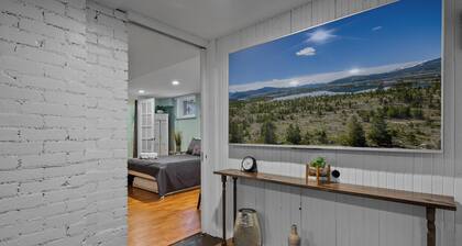 GREAT LOCATION! 3 min to DU-10 min to downtown/gameroom/wifi/firepit/ 4 bedrooms