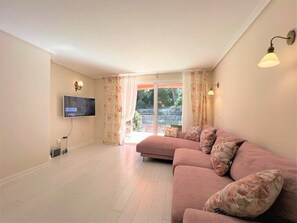 Living area - 2 Bedroom Apartment in Santa Ponsa (Santa Ponça)