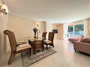 Living area - 2 Bedroom Apartment in Santa Ponsa (Santa Ponça)