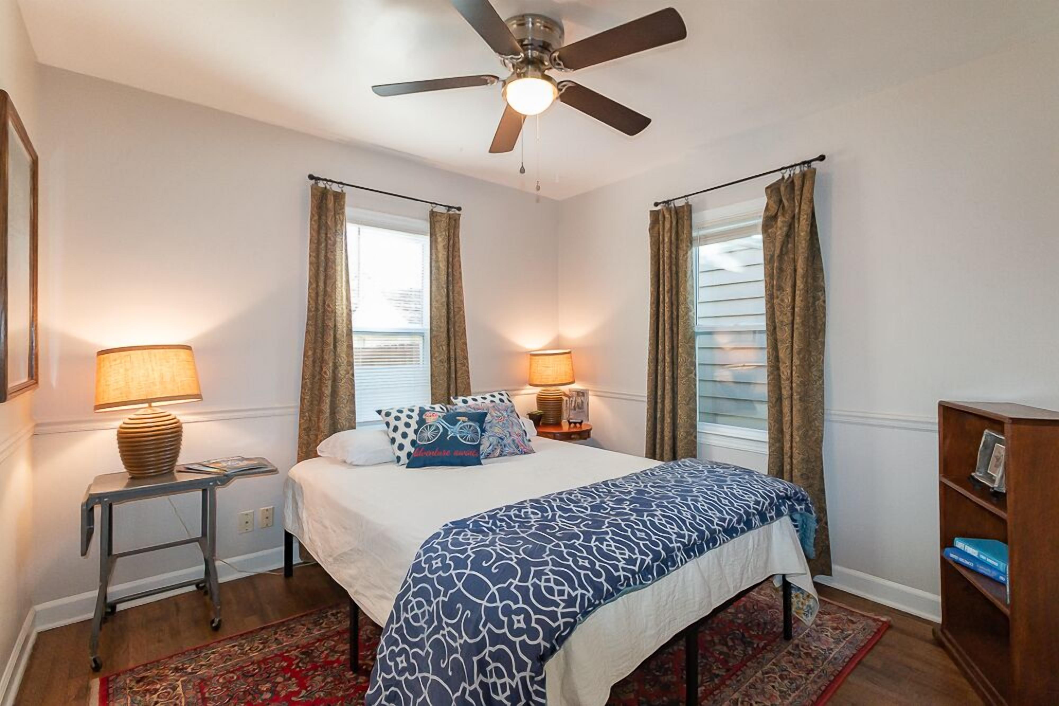 Pet Friendly—Walk to Washburn—King Bed-Fast Wi-Fi