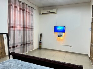 3 bedrooms, WiFi, bed sheets - Letstayroyal luxury Apartment not far from kotoka international airport and Mall (Ogbodjo)