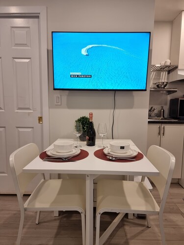 Cozy Guest Suite in Edgemont Village