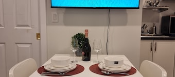 Cozy Guest Suite in Edgemont Village