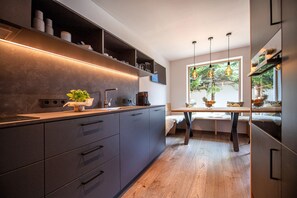 Fridge, oven, dishwasher, coffee/tea maker