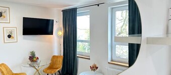 Moveen! Modern Urban Hideaway