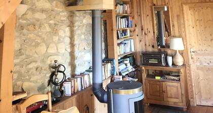 Mas au Milieu des Champs de la DrĂŽme