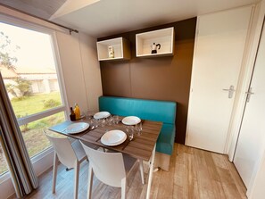 Deluxe Mobile Home | Living area - Camping Tonnara (Sant'Antioco)