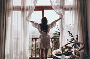 Superior Room, City View | In-room safe, desk, laptop workspace, blackout curtains - Altos de la Viña, Wine Hotel & Spa (San Salvador de Jujuy)