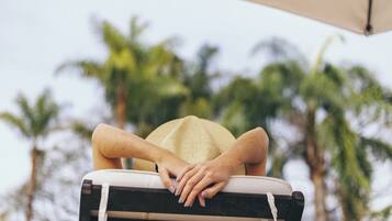 Innendørsbasseng og utendørsbasseng