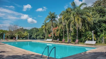 Innendørsbasseng og utendørsbasseng