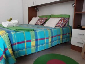 1 slaapkamer, een bureau, gratis wifi, beddengoed